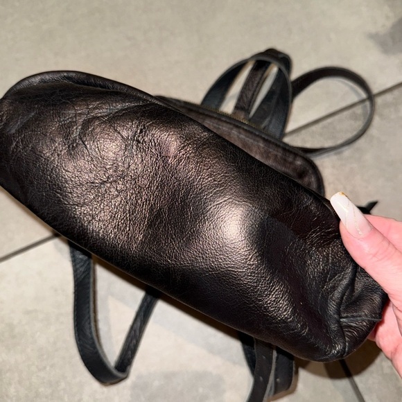 Brandy Melville vintage mini black backpack metallic sheen - Picture 4 of 10